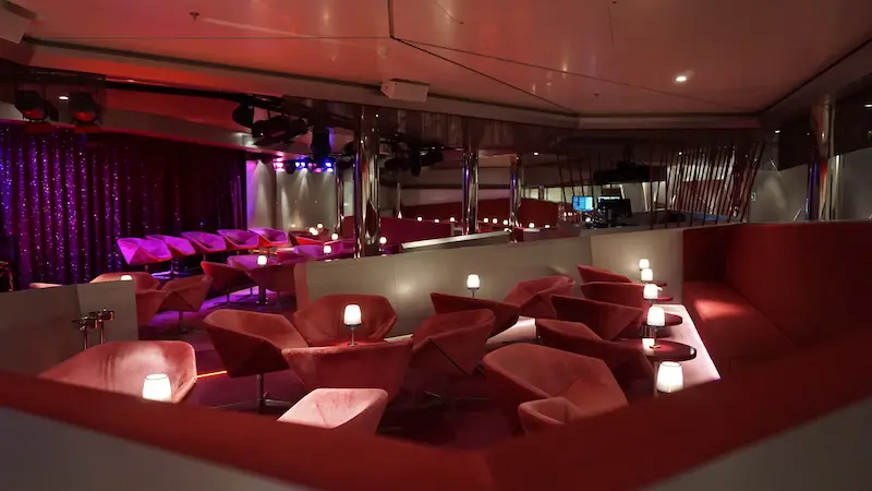Die Nightfly Bar an Bord