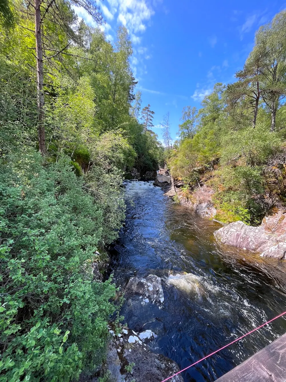 Ein kleiner Fluss in den Schottischen Highlands