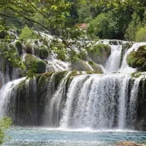 Landausflug in Split: Einer von sieben Wasserfällen im Krka Nationalpark