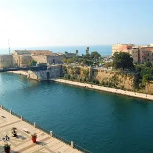 Das Castello Aragonese ist auch unter dem Namen "Festung am Meer" bekannt