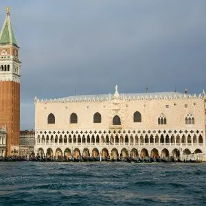 Landausflug in Venedig: Herrlicher Blick auf den Dogenpalast