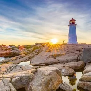 Der Leuchtturm Peggy's Point in Nova Scotia bei Sonnenuntergang