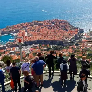Vom Aussichtspunkt des Hausberges Srđ können Sie einen fantastischen Blick auf Dubrovnik genießen