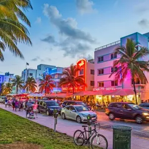 Der Ocean Drive in Miami Beach ist bekannt für seine Art-déco-Hotels