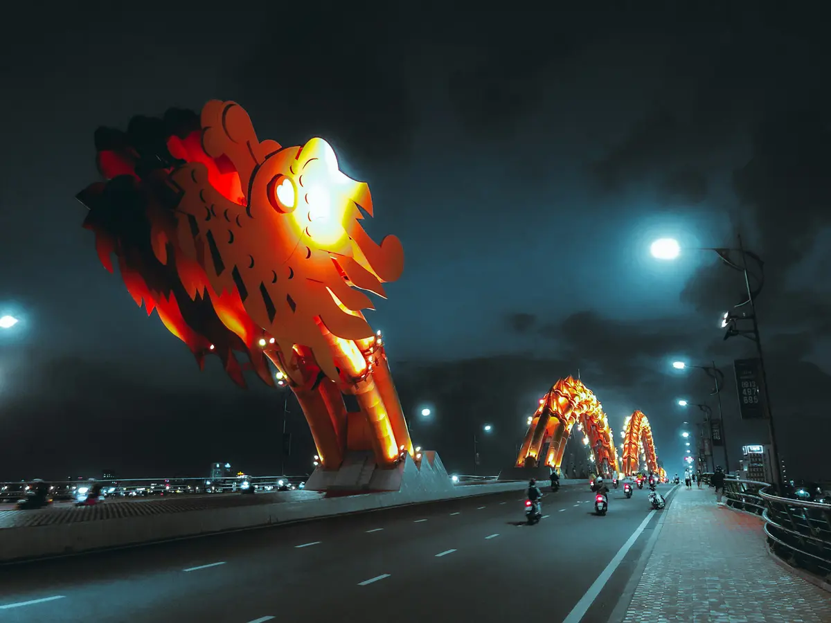 Die Drachenbrücke von Da Nang | Foto von Andrea De Santis auf Unsplash