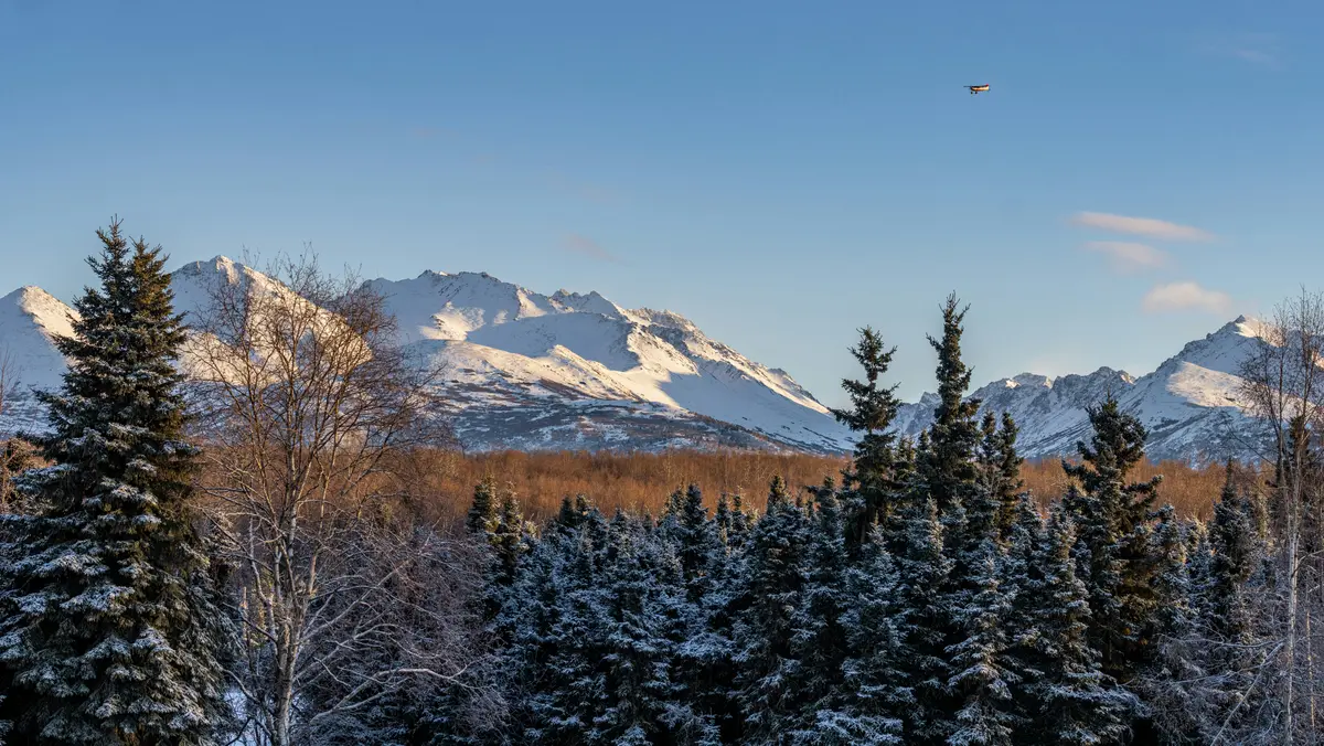 Die unberührte Landschaft rund um Anchorage | Bild © Ryan Noeker auf Unsplash
