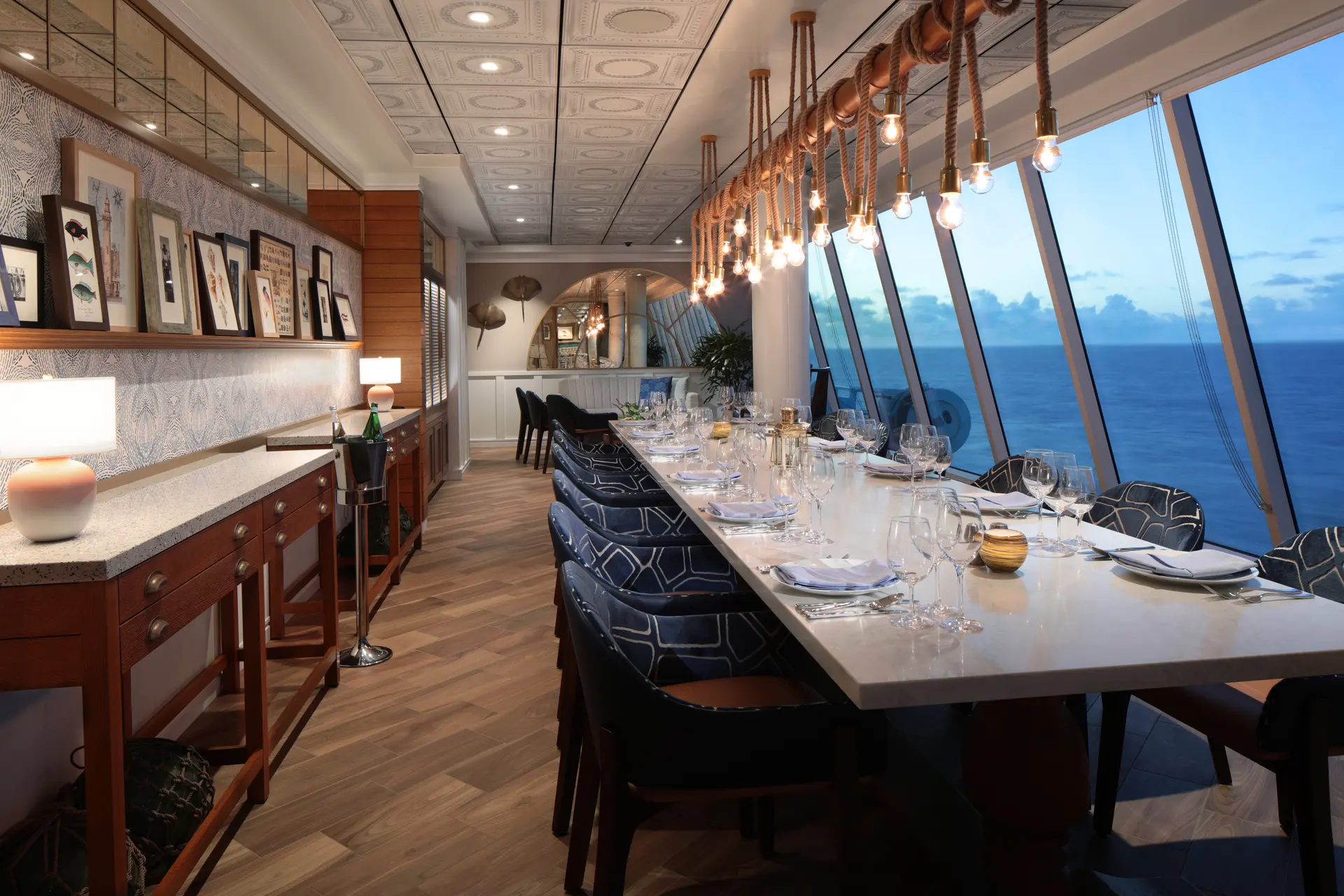 1708101257_RCI-IC-202401-PR-MVerdure-HookedSeafood3R Ein Restaurant auf Royal Caribbean