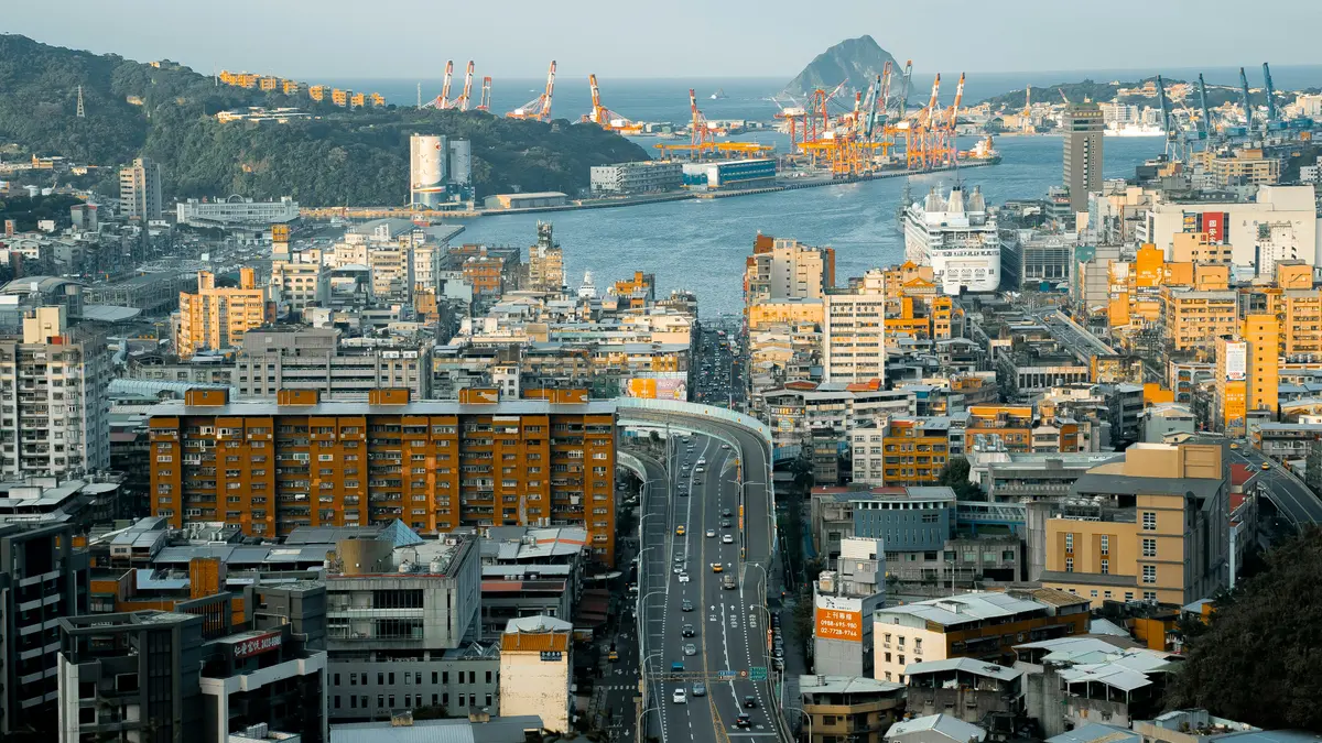 Blick auf den Hafen von Keelung | Foto von YEH CHE WEI auf Unsplash
