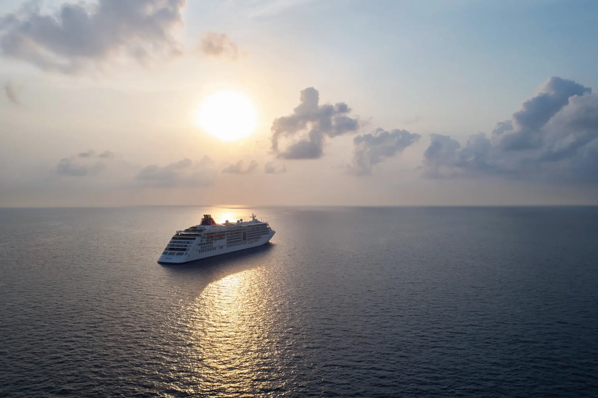 5858,1,europa-2-sunset-300dpi Die EUROPA 2 von Hapag-Lloyd Cruises