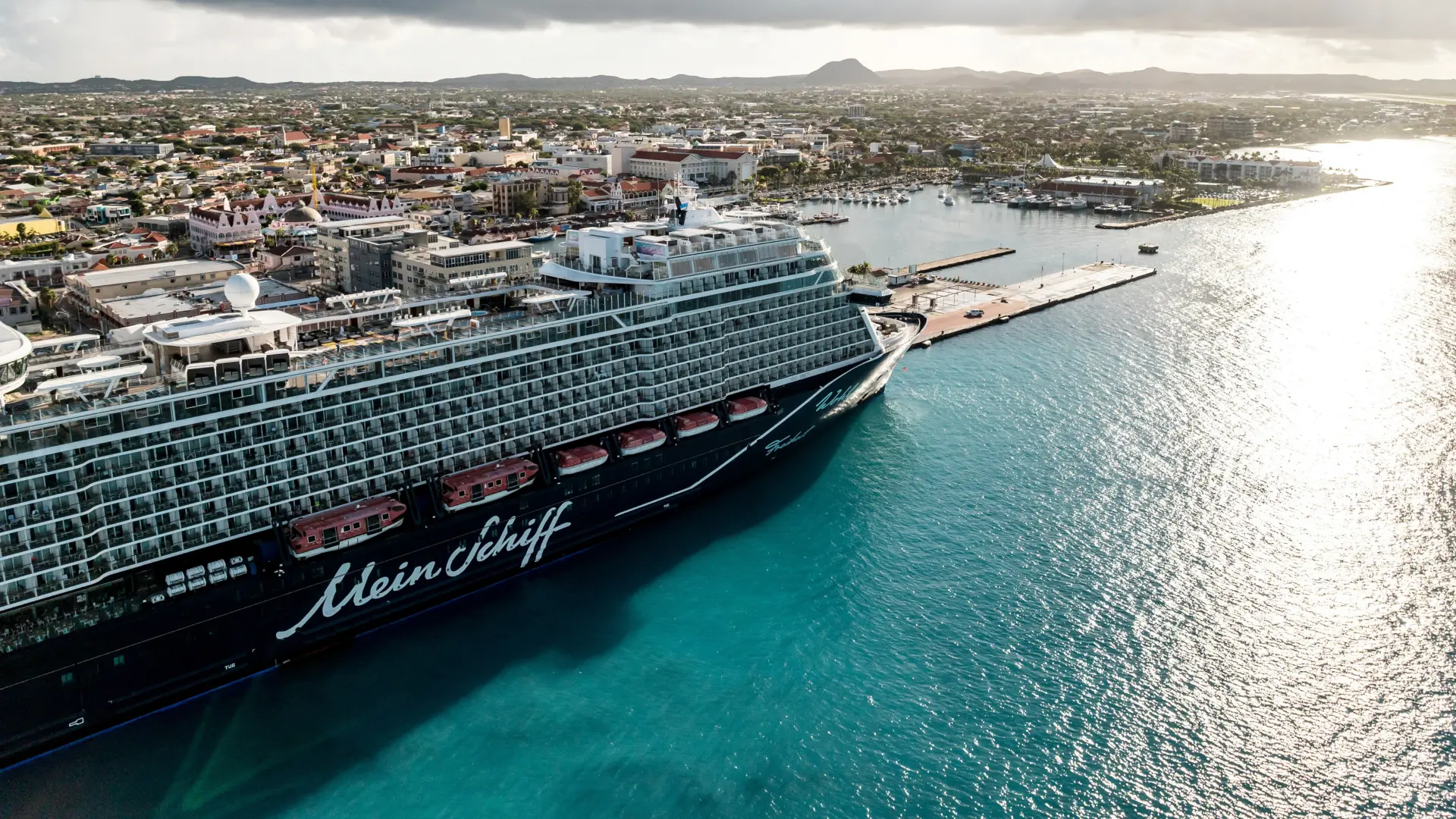 20241120-aruba-1 Mein Schiff im Hafen von Aruba