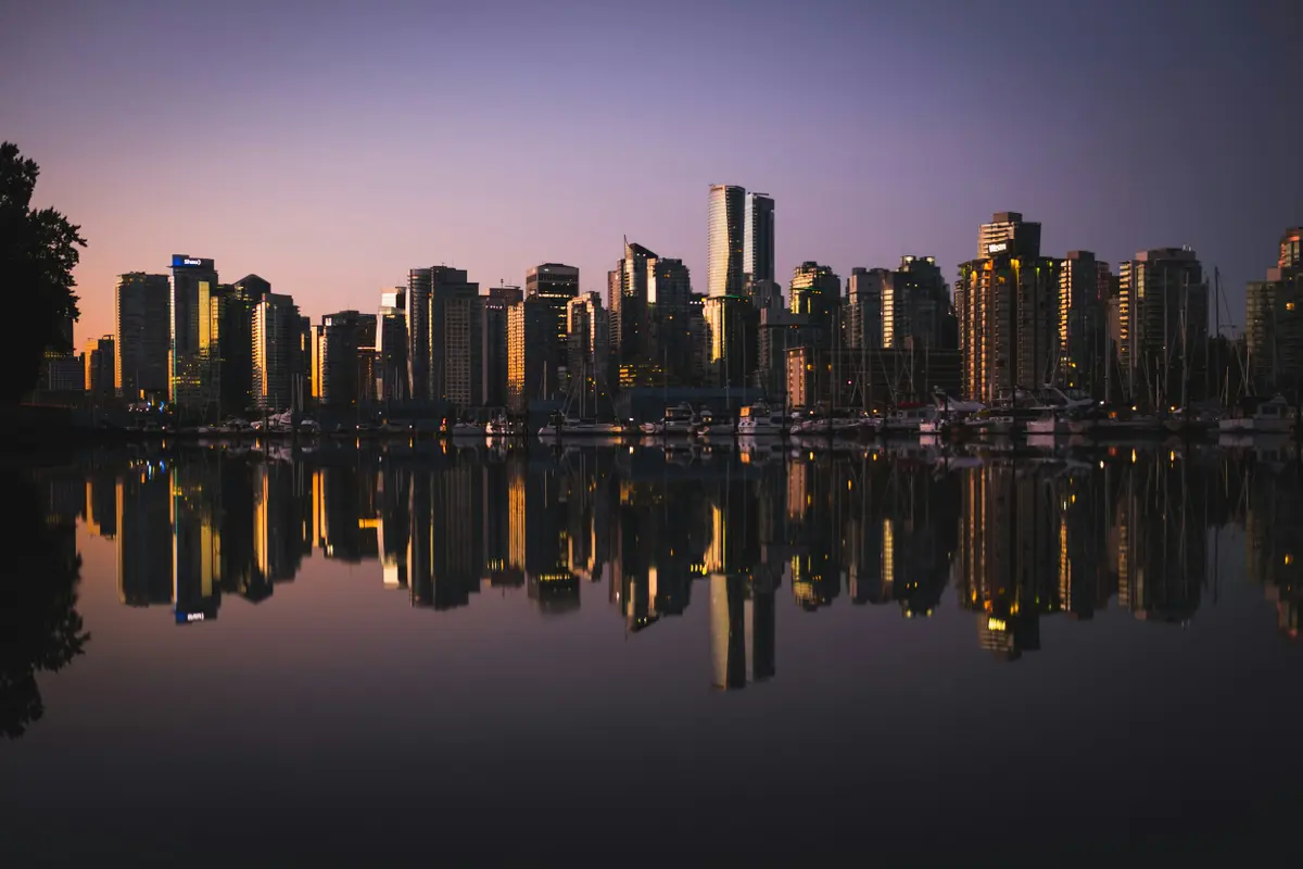 Die Skyline von Vancouver | Bild © Spencer Watson auf Unsplash