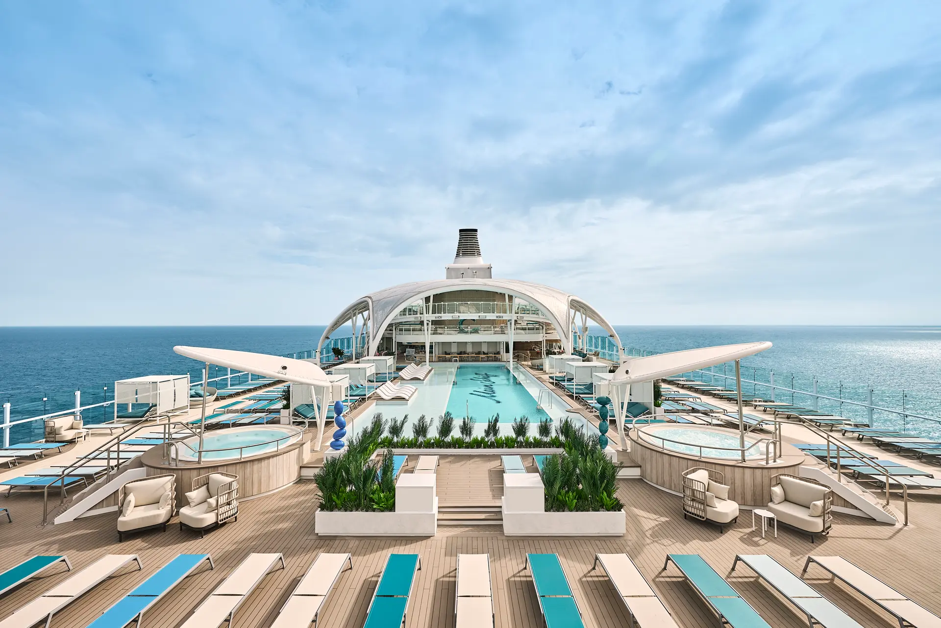 20250205_tui_msrelax_45_aussenpool_alternative_4791_hdr_rgb Der Pool der Mein Schiff Relax