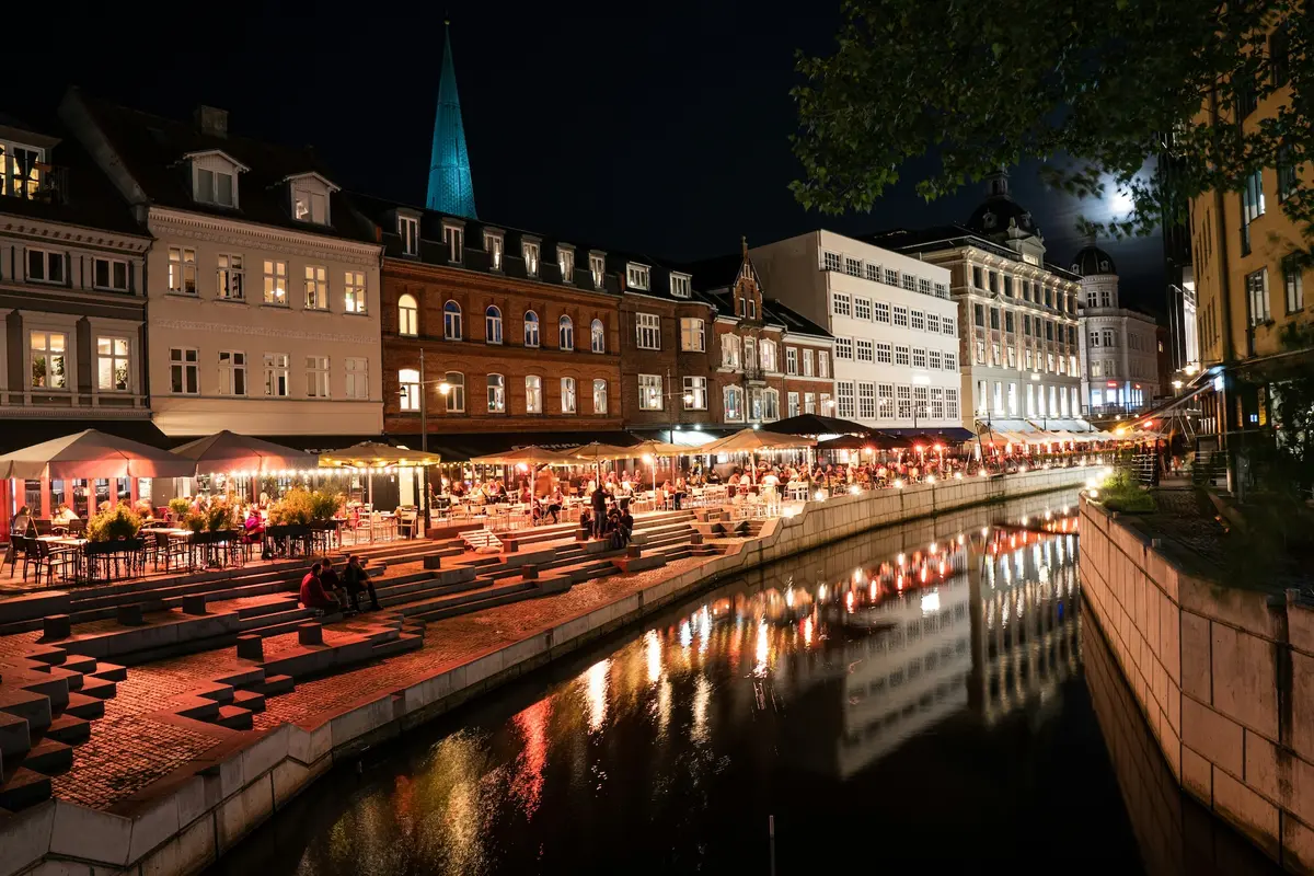 Das Zentrum von Aarhus am Abend | Bild © Stephan Mahlke auf Unsplash